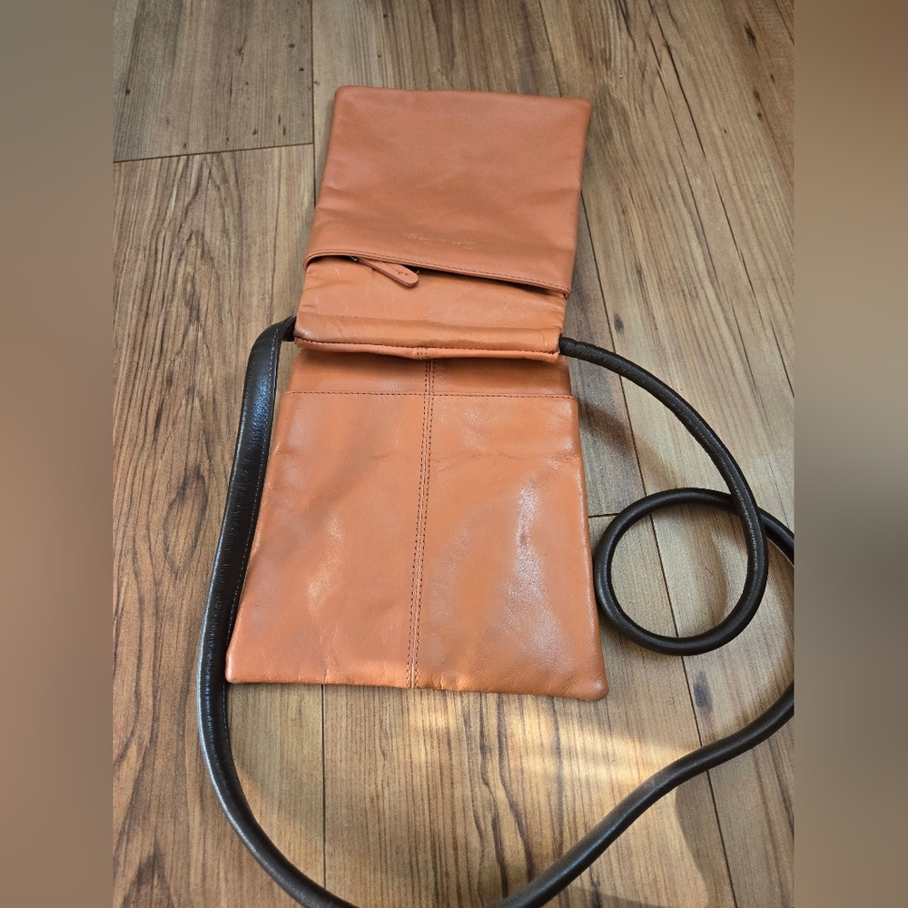 Cleo & Patek Paris Leather saddle crossbody Caramel and Brown straps - Picture 7 of 8